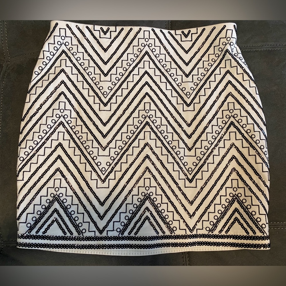 Express Black and White Chevron Mini Skirt SM